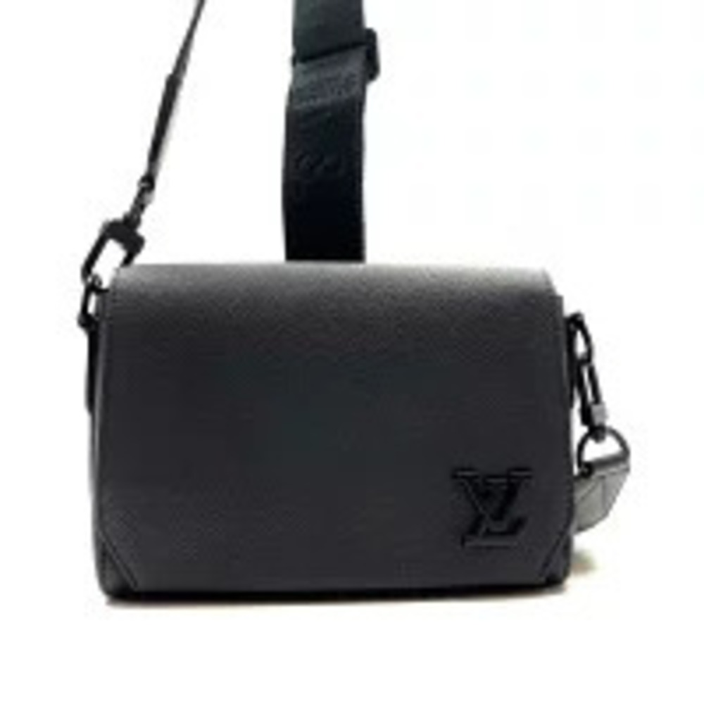 LOUIS VUITTON Takeoff Messenger Shoulder Bag Crossbody Black